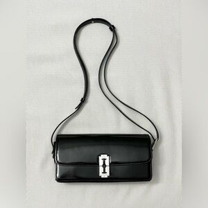 Vunque Occam Deroit Wide Shoulder Bag Black